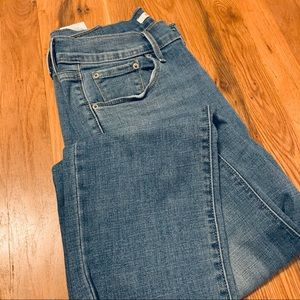 SOLD levi’s ankle jeans